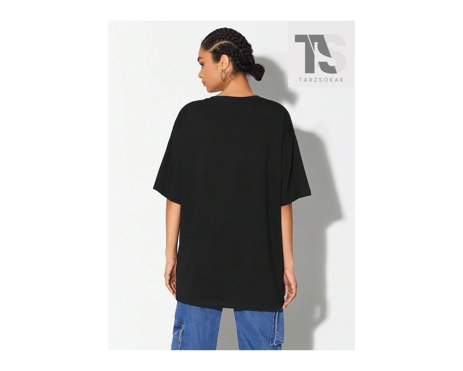 Isabela Taranto Figür Grafikli Düşük Omuz Oversize Tişört