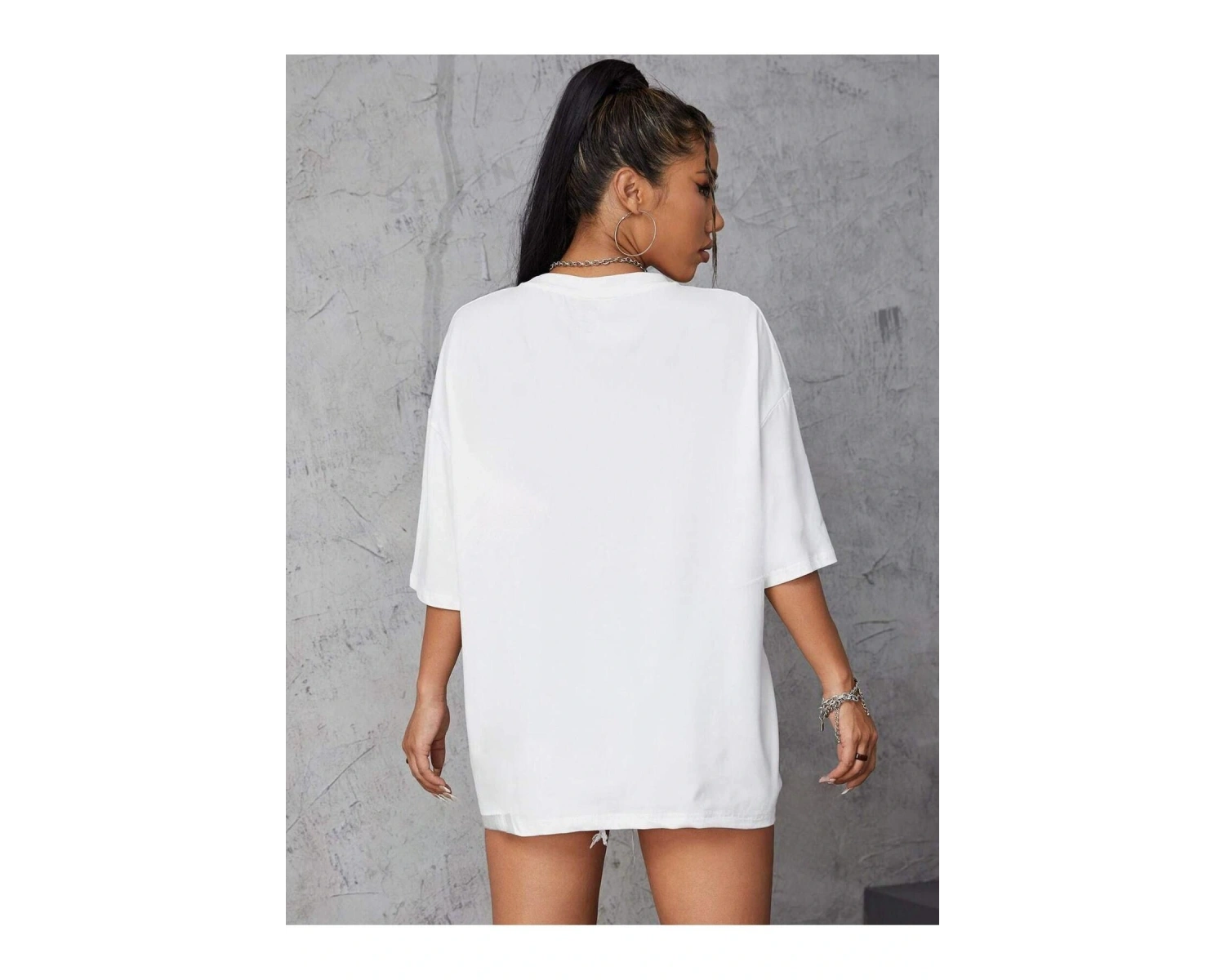 Kadın Beyaz Göğüs Çiçek Baskılı Basic Oversize T-Shirt strup000000000007