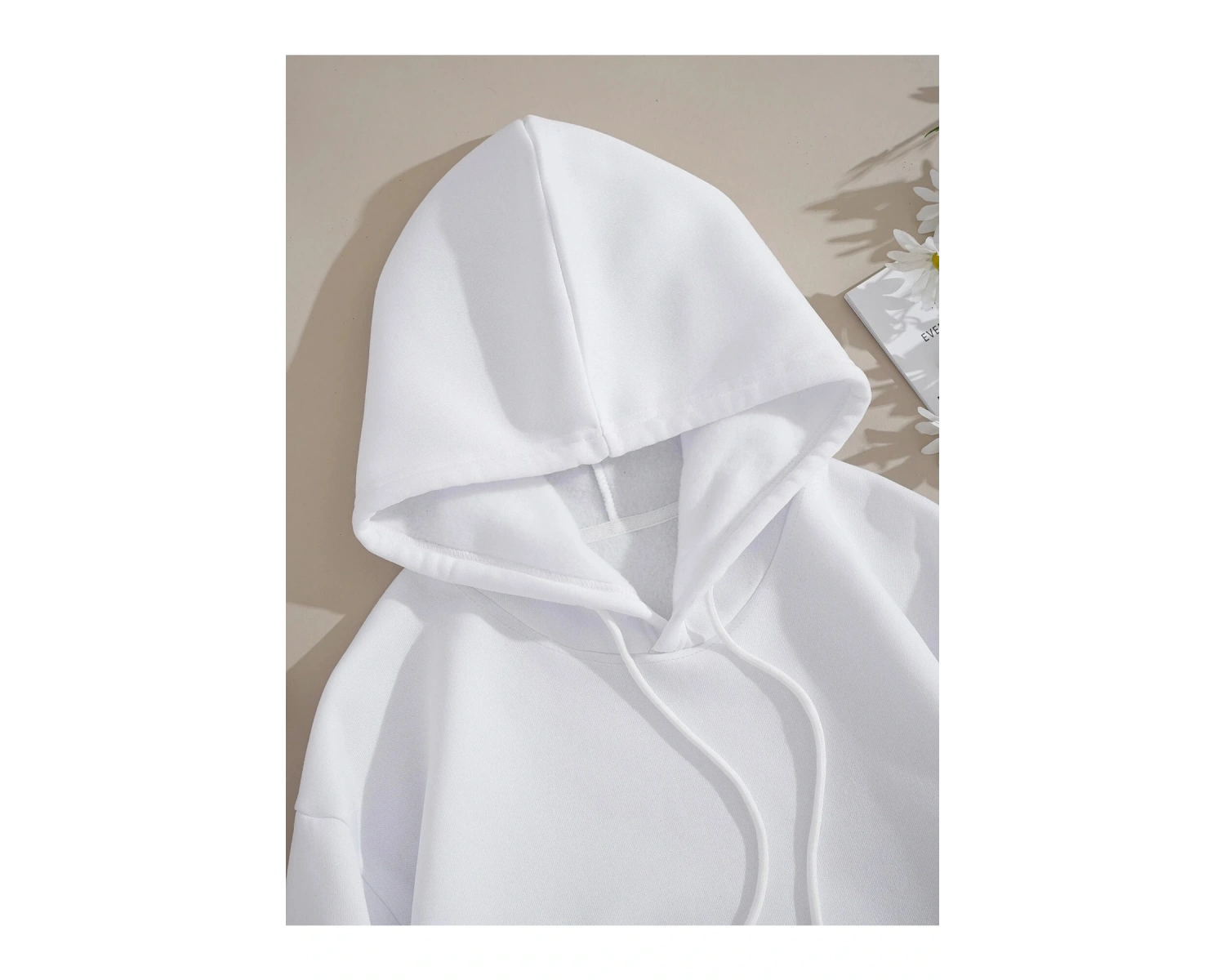 Kadın Beyaz Kelebek Baskılı Kapüşonlu Sweatshirt