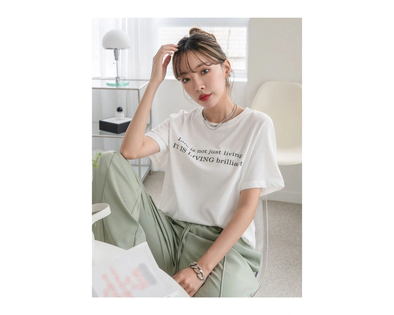 Kadın Beyaz Lıvıng Baskılı Oversize Bisiklet Yaka Tshirt