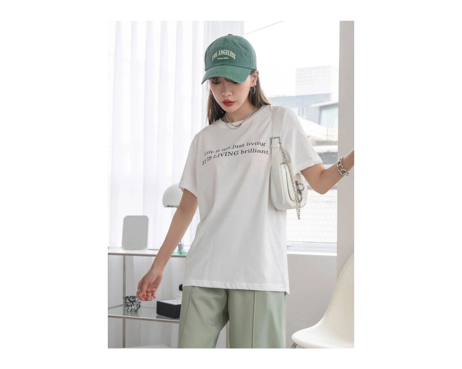 Kadın Beyaz Lıvıng Baskılı Oversize Bisiklet Yaka Tshirt