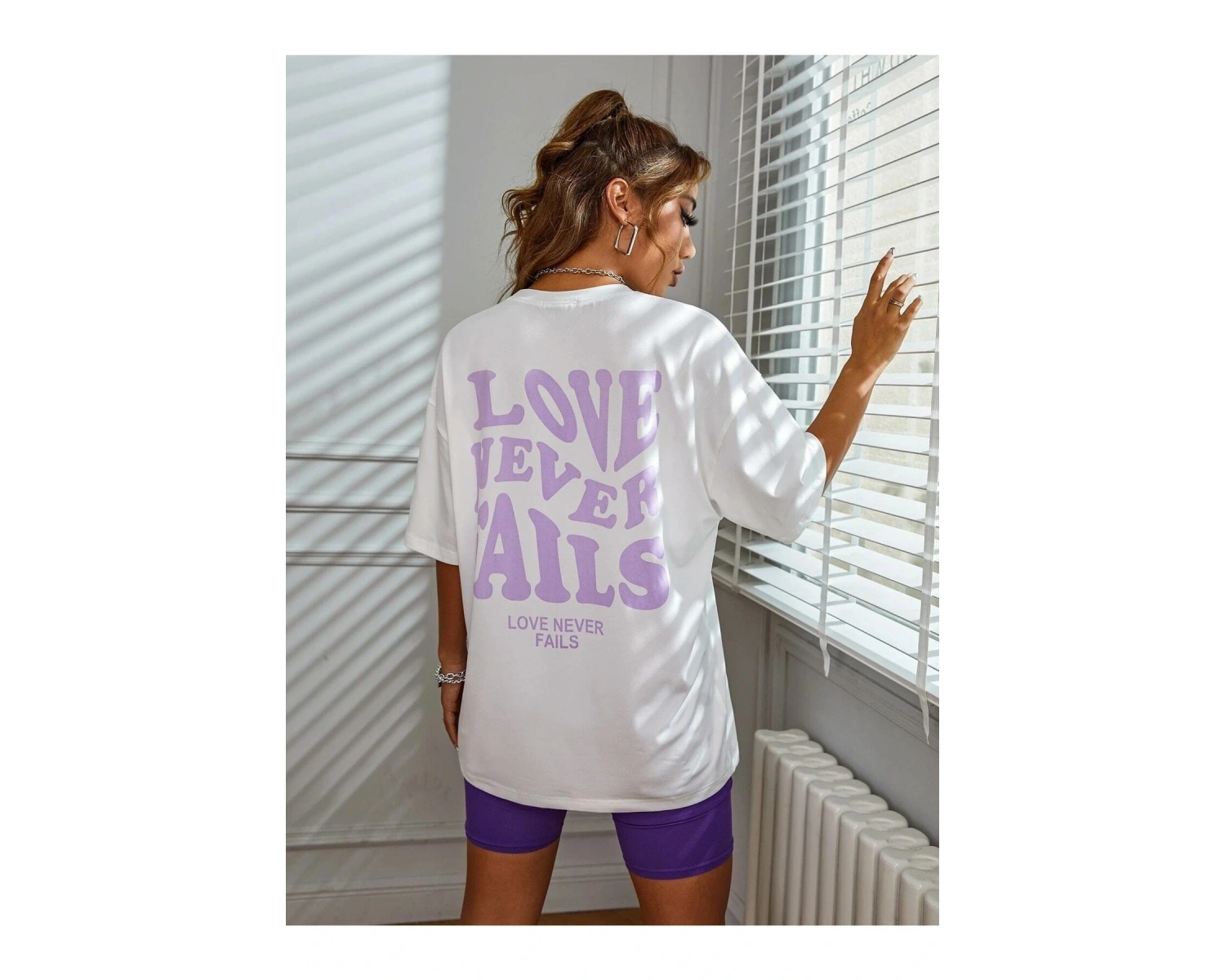 Kadın Beyaz Love Never Fails Baskılı Oversize Tişört