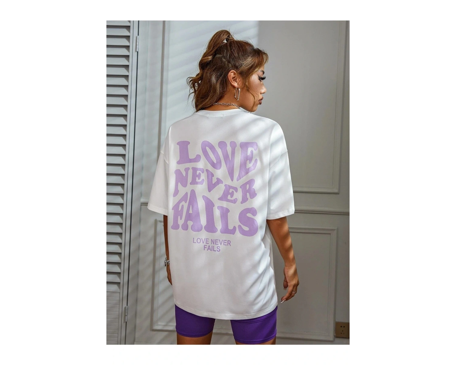 Kadın Beyaz Love Never Fails Baskılı Oversize Tişört