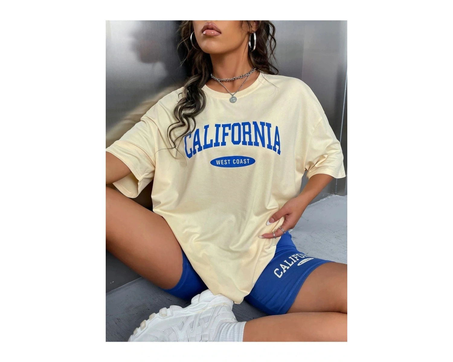 Kadın Beyaz Mavi Calıfornıa Baskılı Bisiklet Yaka Tshirt