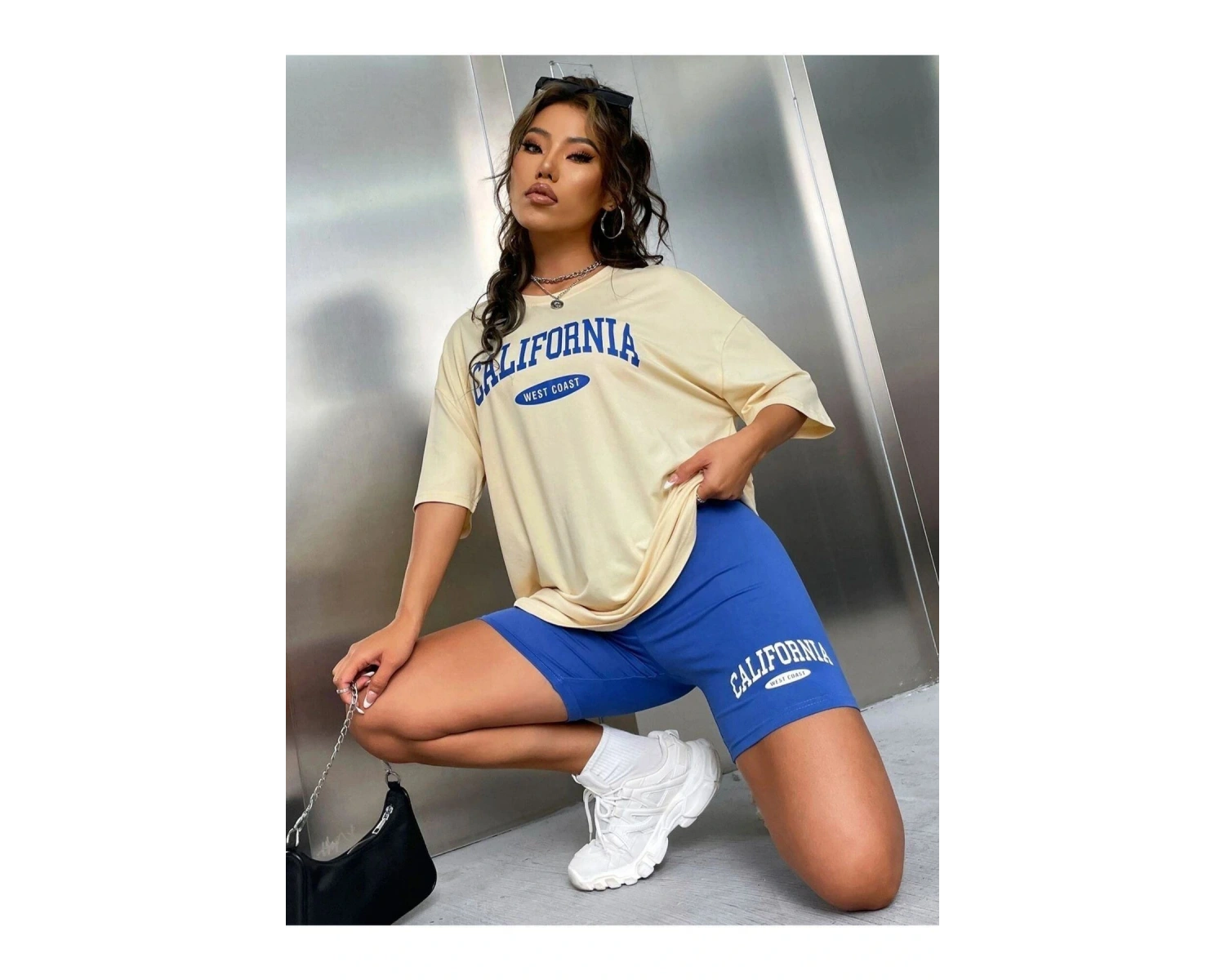 Kadın Beyaz Mavi Calıfornıa Baskılı Bisiklet Yaka Tshirt