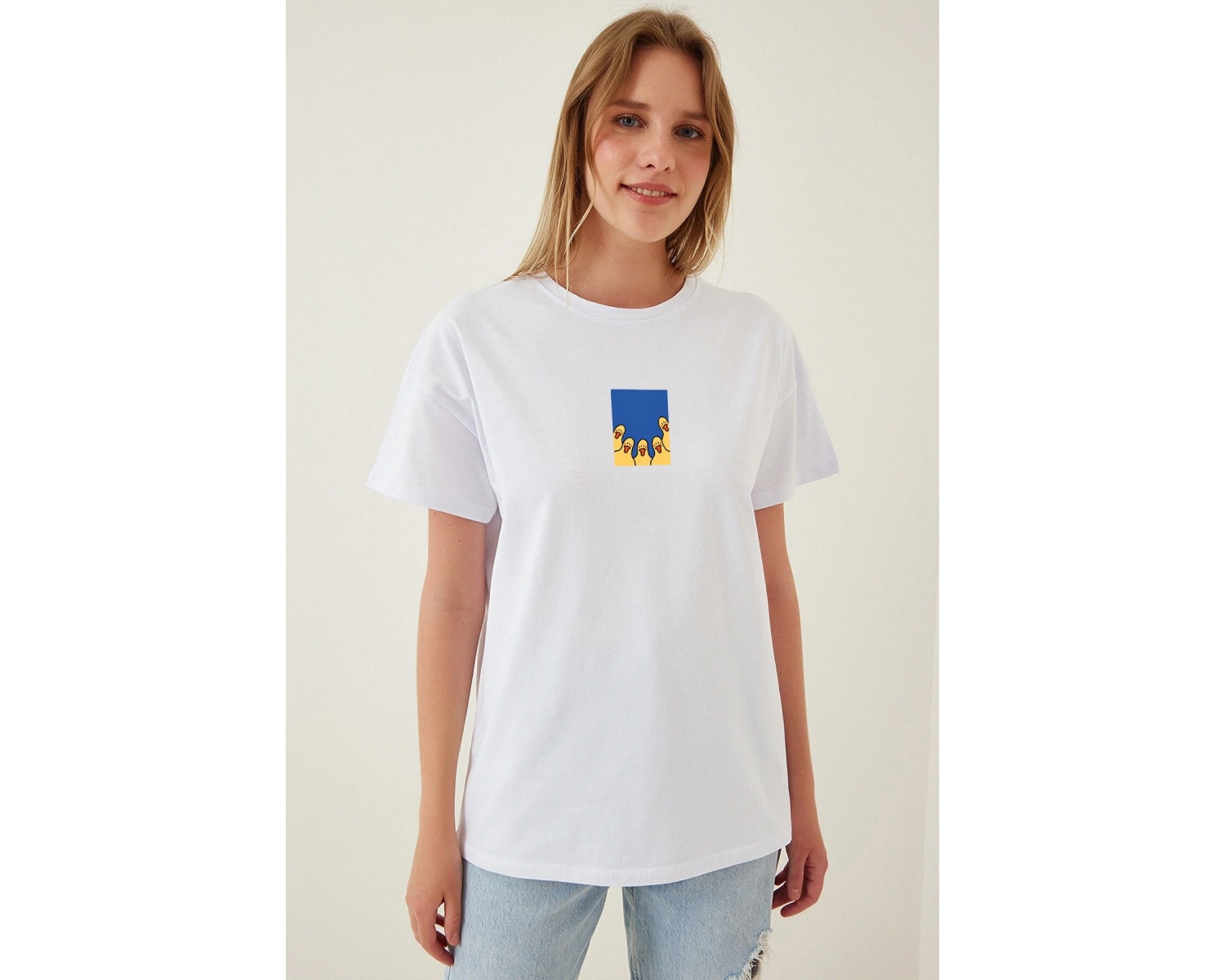 Kadın Beyaz Ördek Baskılı Bisiklet Yaka Oversize Pamuklu T-shirt