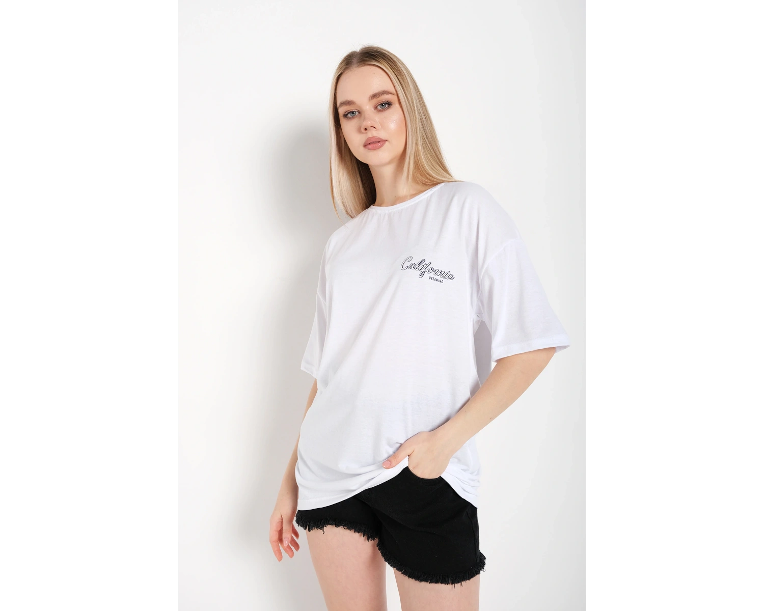 Kadın Beyaz Oversize California Baskılı T-shirt
