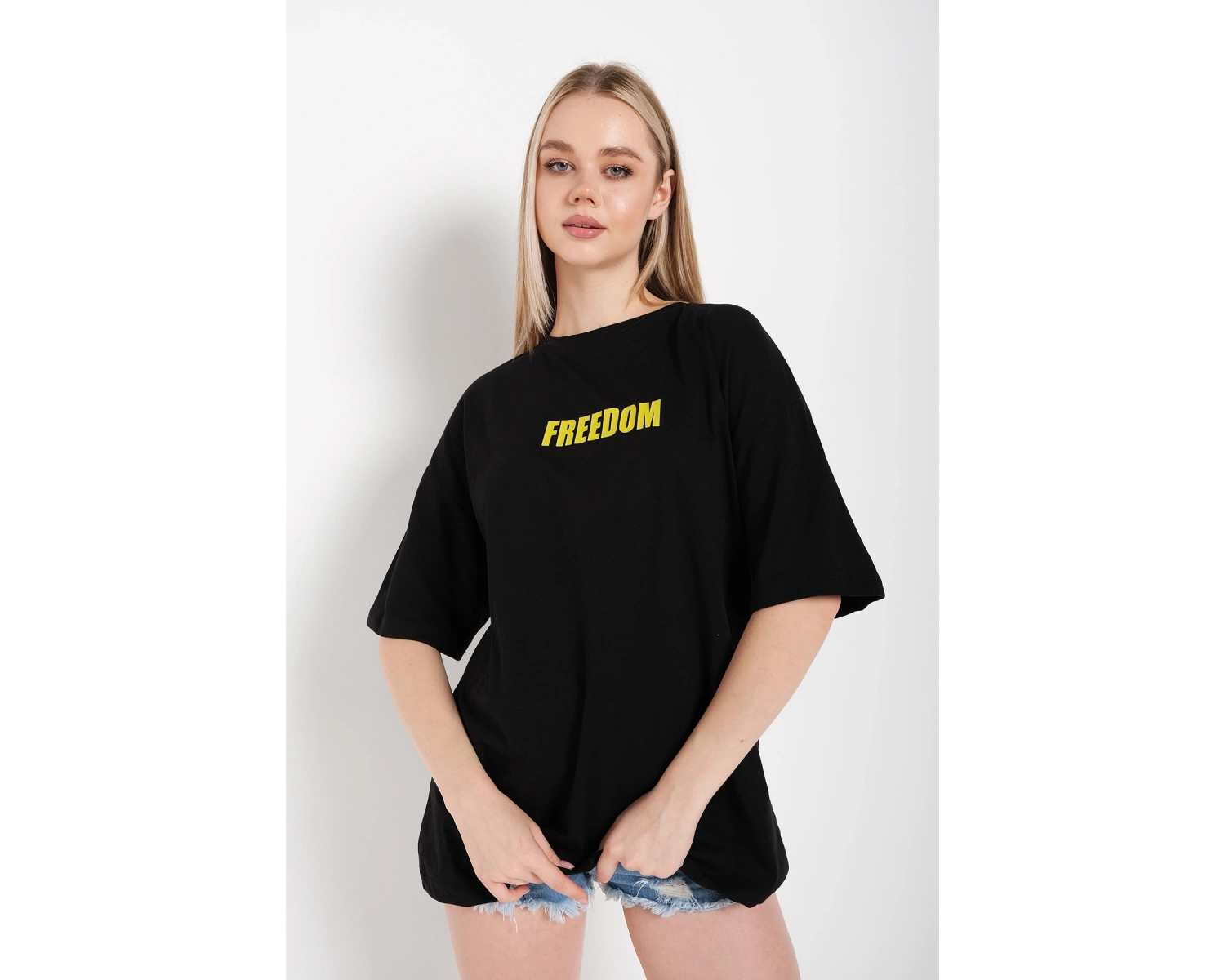 Kadın Beyaz Oversize Freedom Baskılı T-shirt