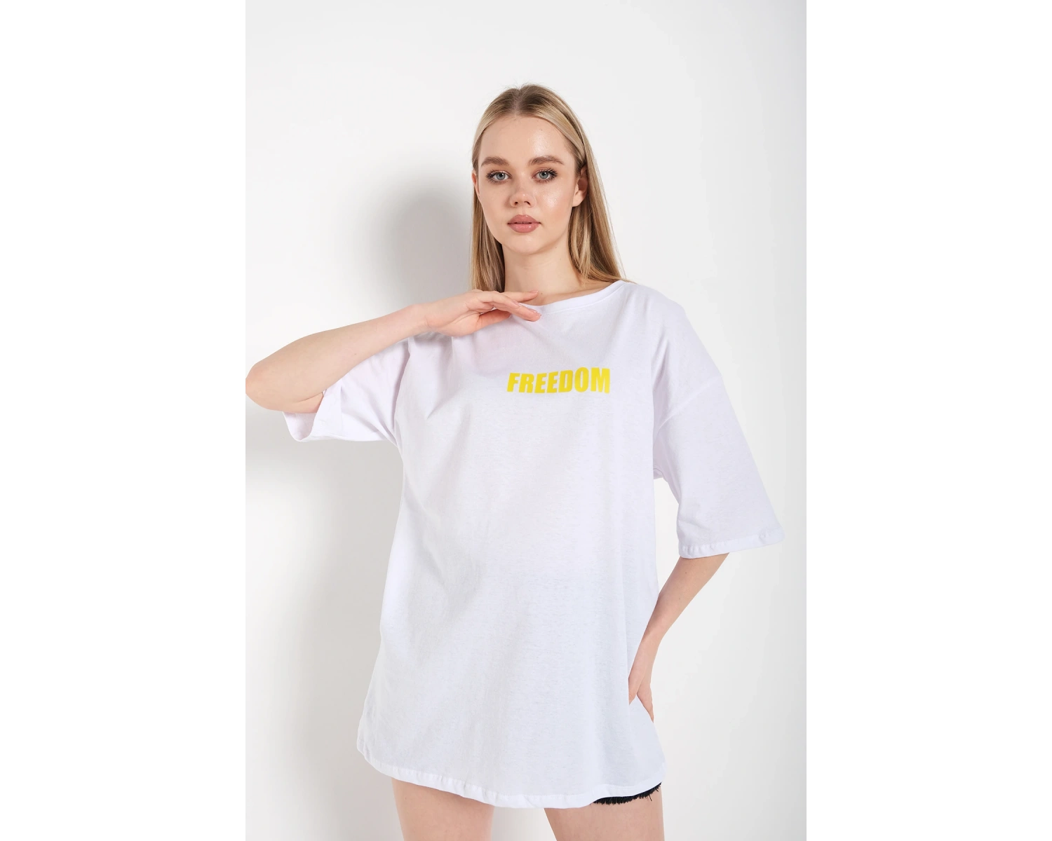 Kadın Beyaz Oversize Freedom Baskılı T-shirt