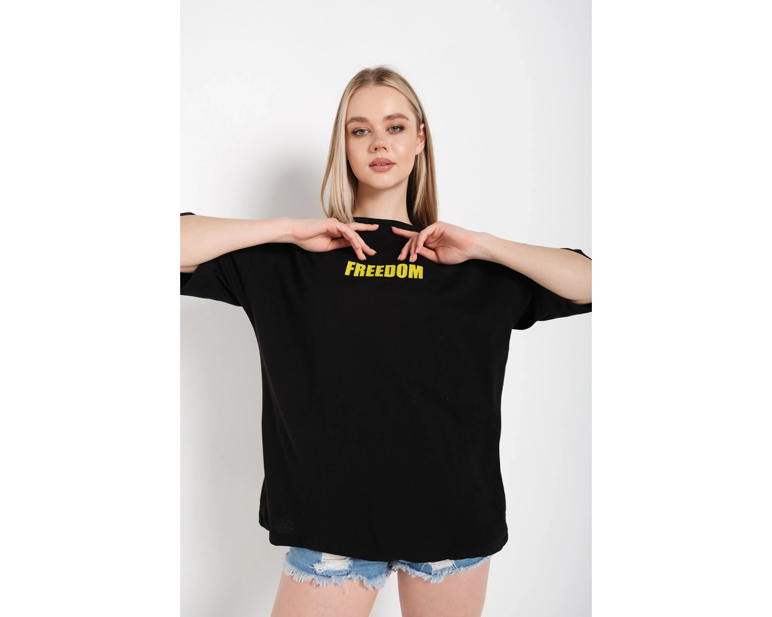 Kadın Beyaz Oversize Freedom Baskılı T-shirt