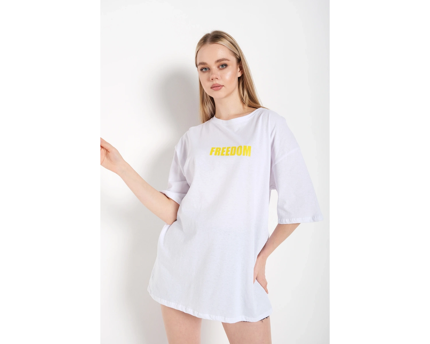Kadın Beyaz Oversize Freedom Baskılı T-shirt