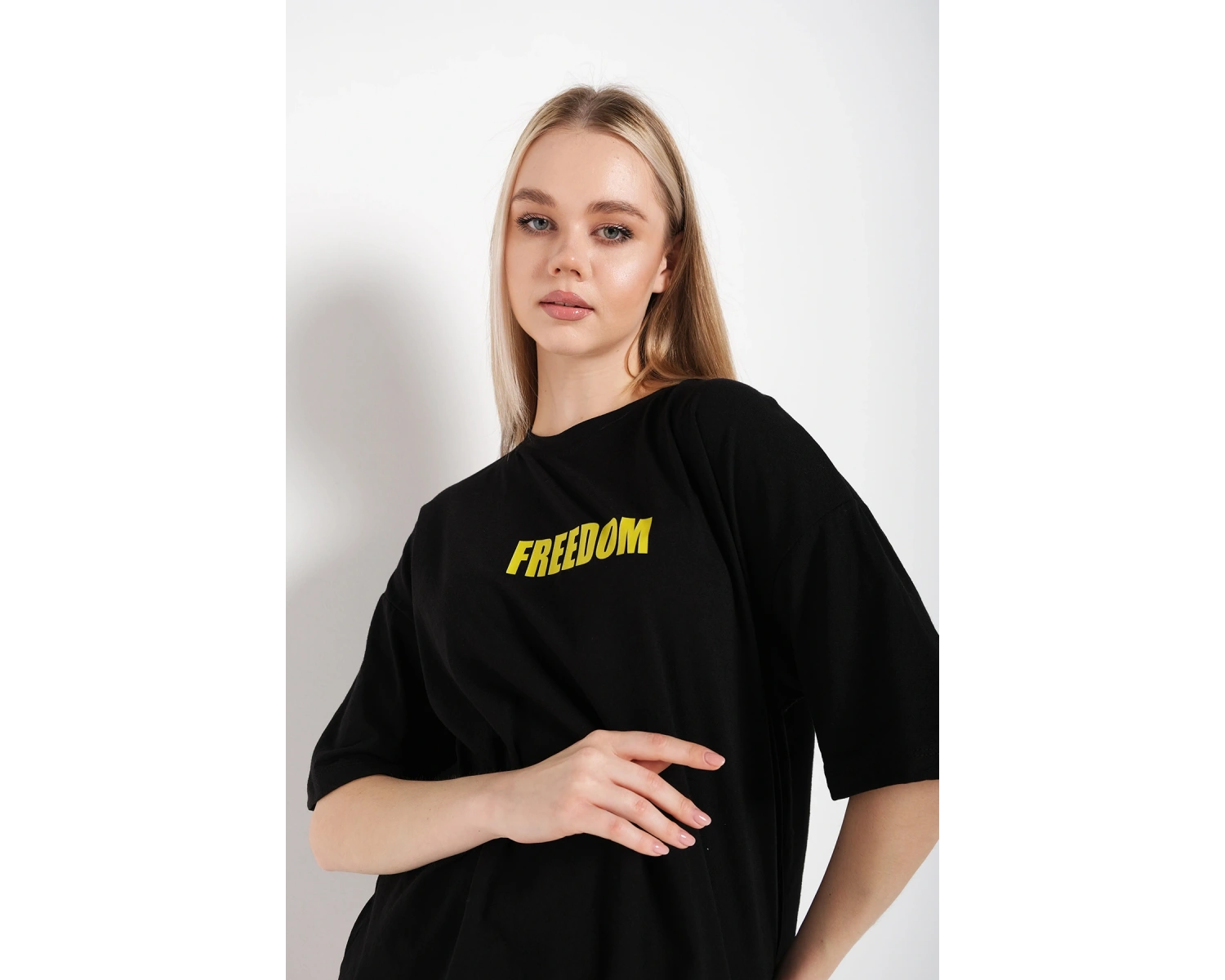 Kadın Beyaz Oversize Freedom Baskılı T-shirt