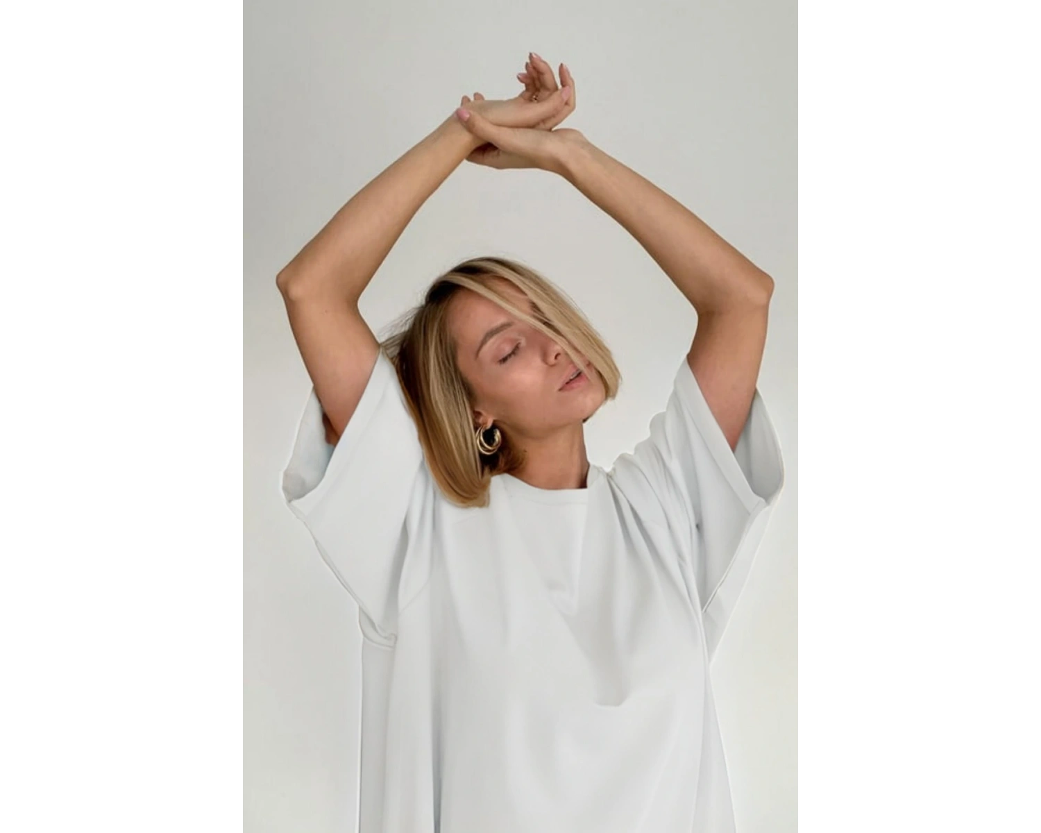 Kadın Beyaz Regular Fit Kısa Kollu Bol Kesim Pamuklu Bisiklet