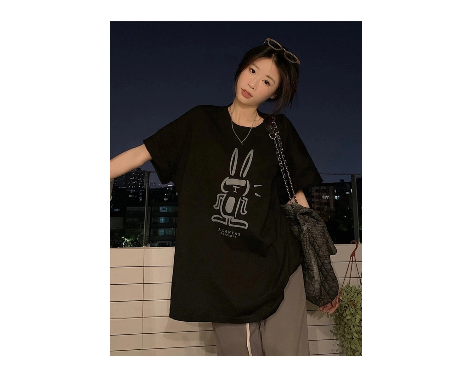 Kadın Beyaz Tavşan Baskılı Oversize T-shirt