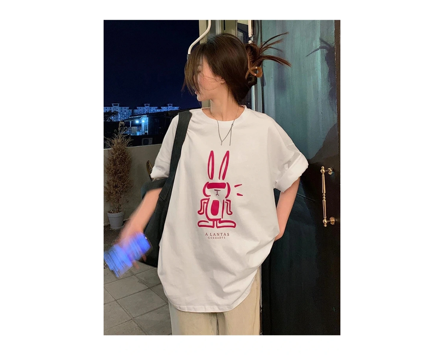 Kadın Beyaz Tavşan Baskılı Oversize T-shirt