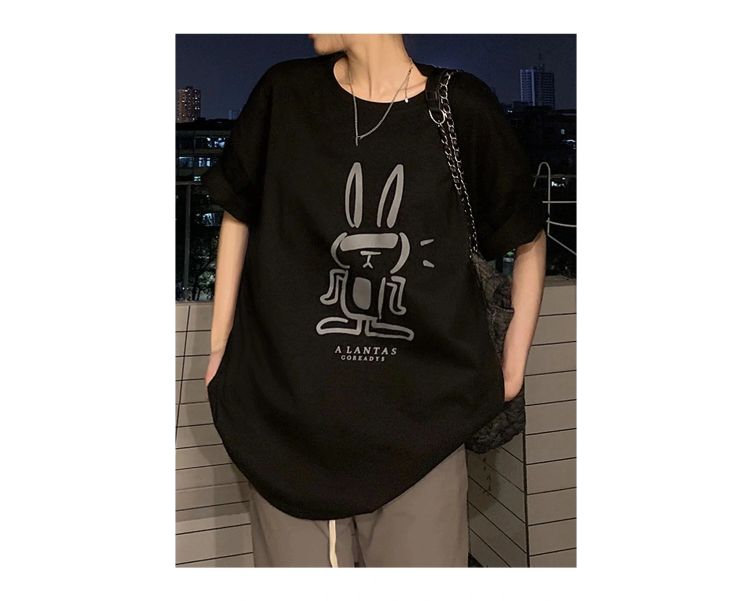 Kadın Beyaz Tavşan Baskılı Oversize T-shirt