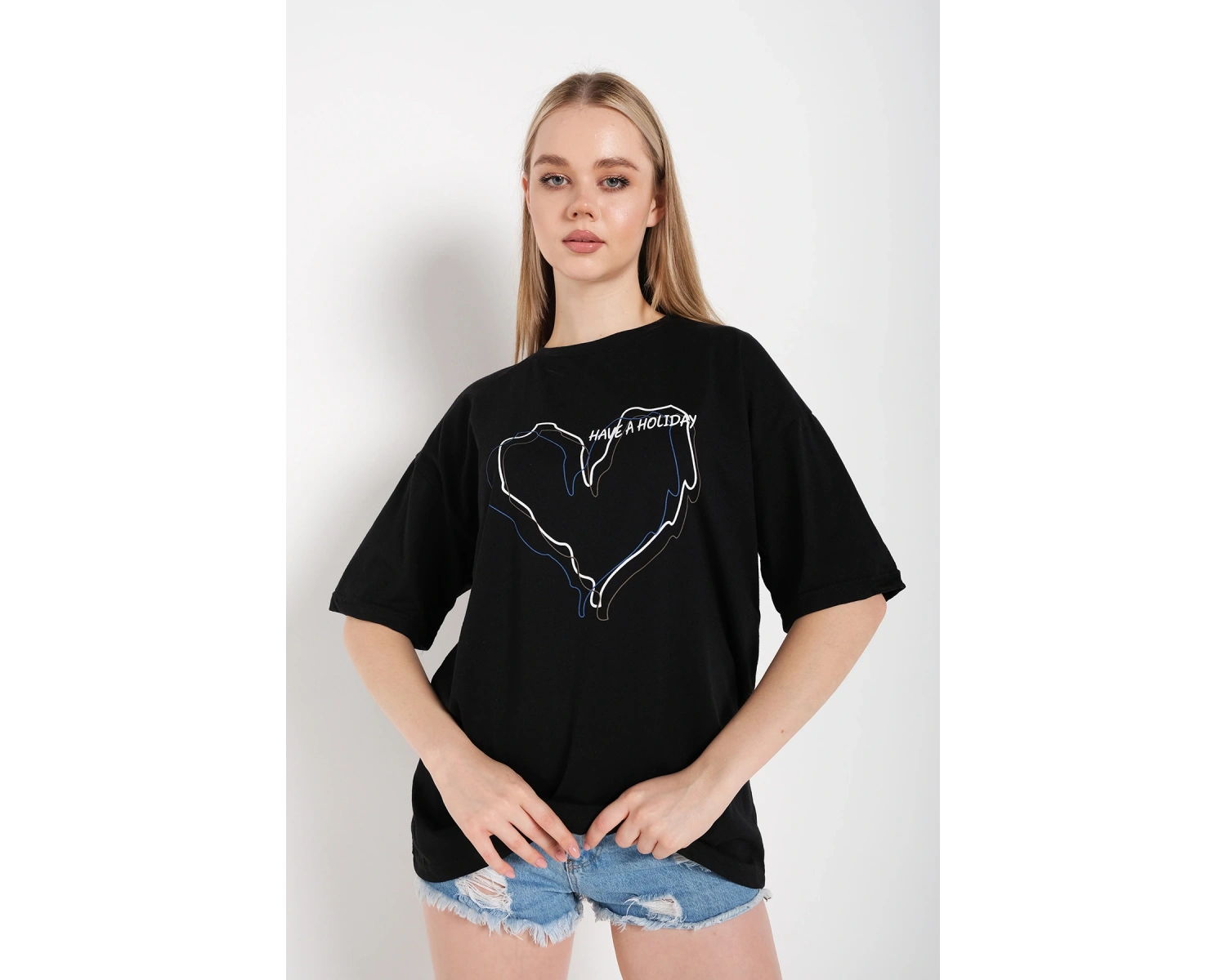 Kadın Çizgili Figür Kalp Siyah T-shirt Have A Holiday Baskılı