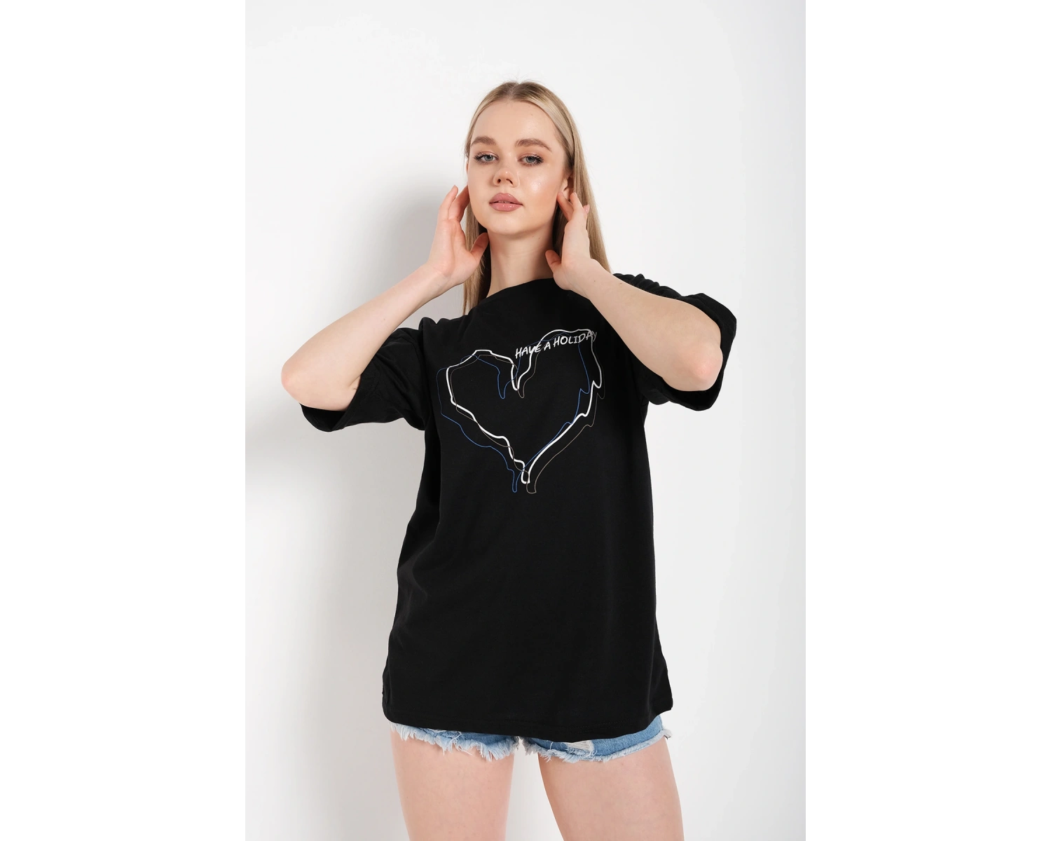 Kadın Çizgili Figür Kalp Siyah T-shirt Have A Holiday Baskılı