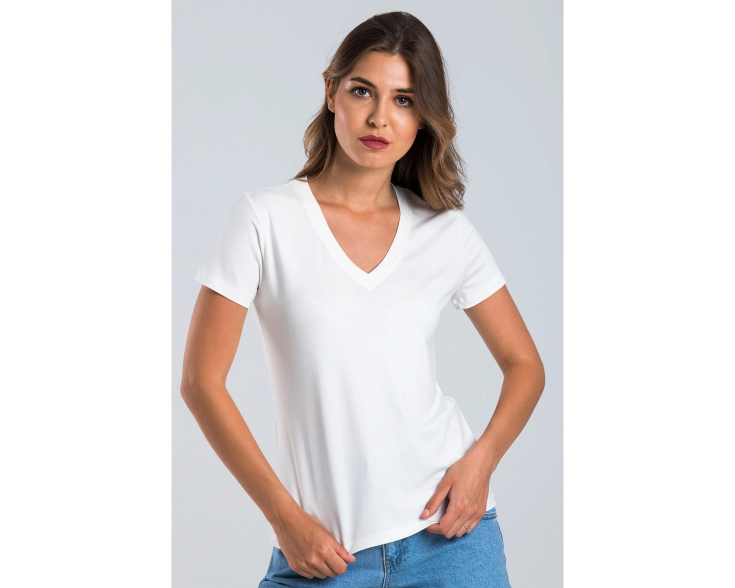 Kadın Ekru Renk V Yaka Kısa Kollu Viskon T-Shirt