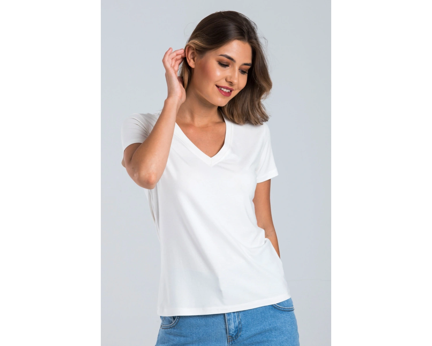 Kadın Ekru Renk V Yaka Kısa Kollu Viskon T-Shirt