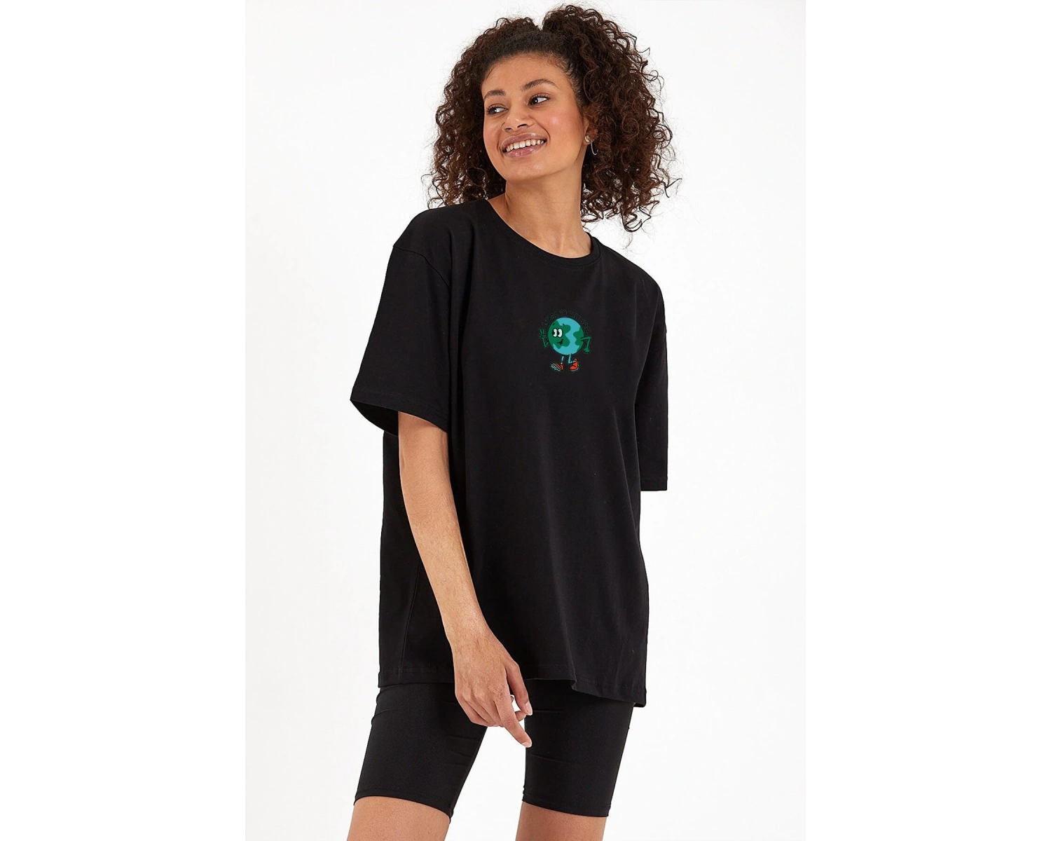 Kadın Siyah Earth Baskılı Bisiklet Yaka Oversize Pamuklu T-shirt