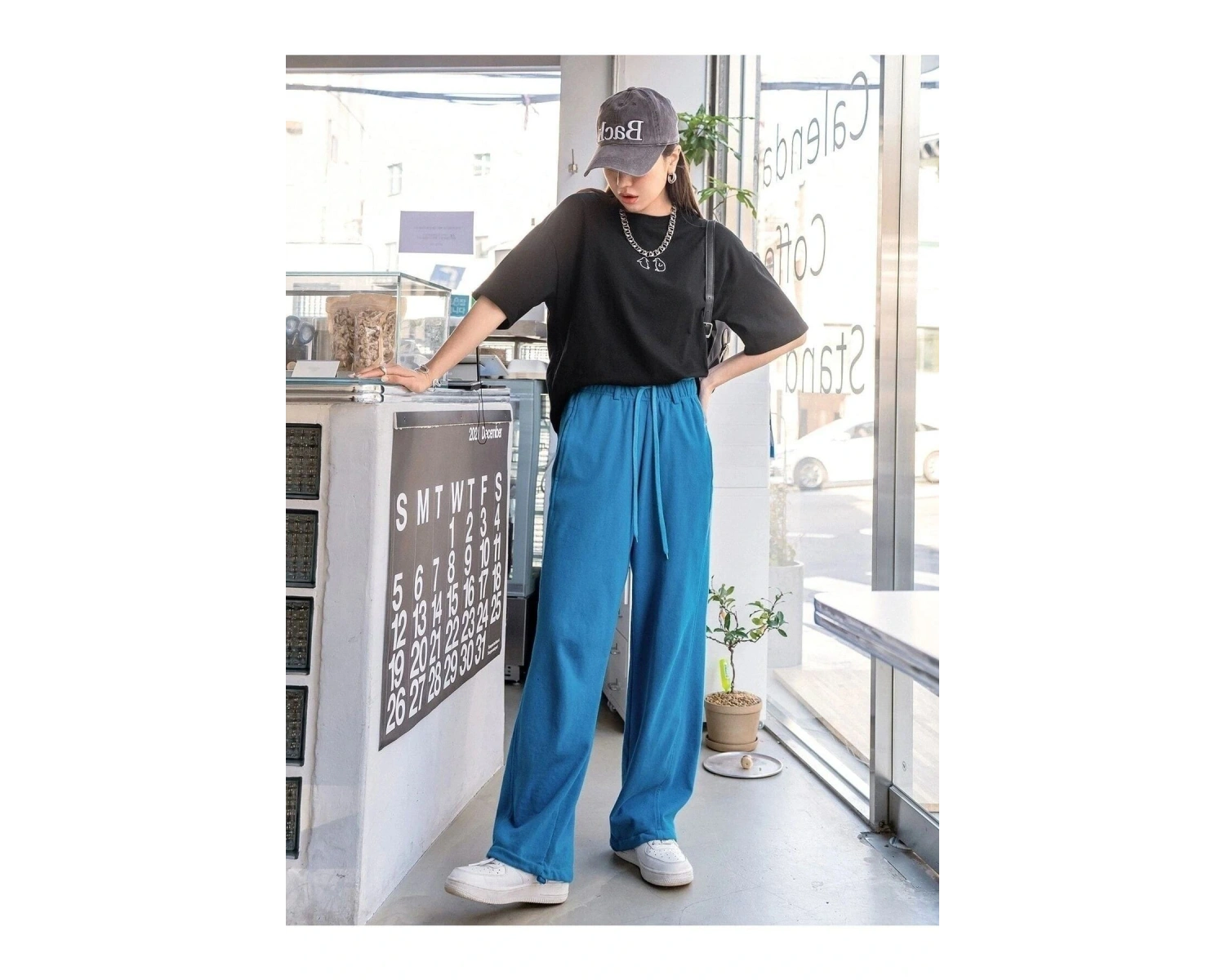 Kadın Siyah Penguen Baskılı Oversize T-shirt