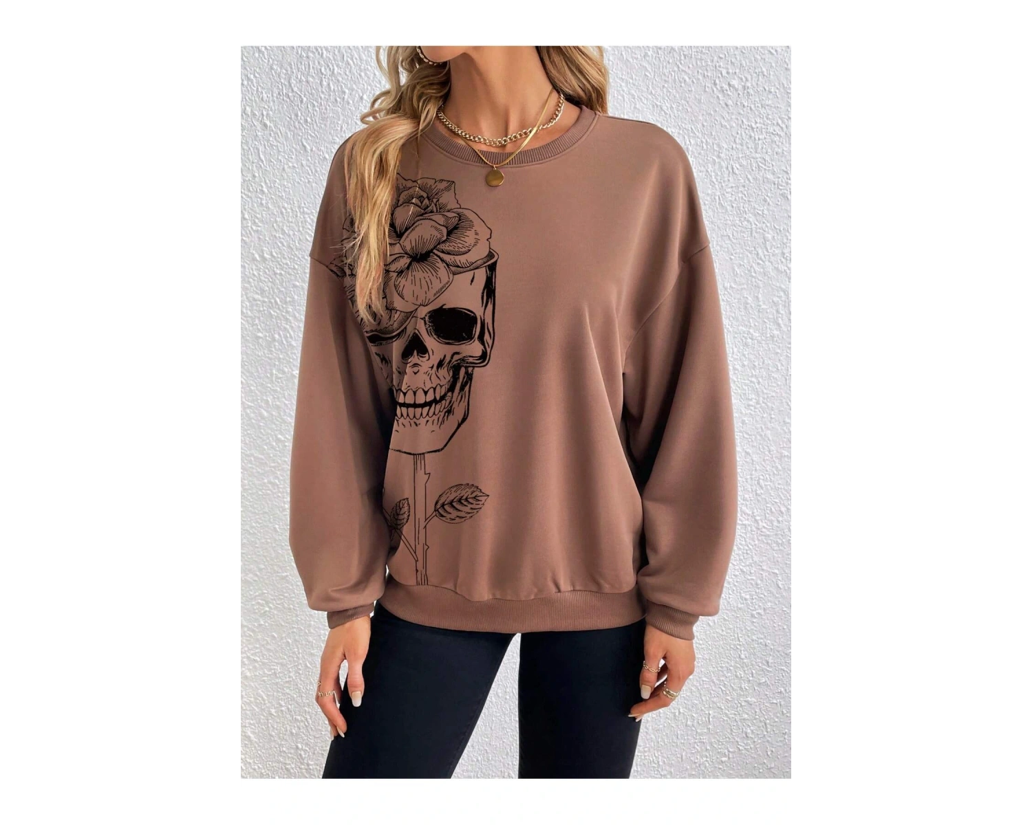 Kafatası ve Çiçek Desenli Damla Omuzlu Tişört Kahverengi