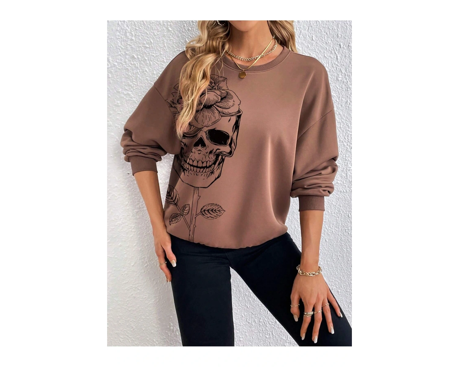 Kafatası ve Çiçek Desenli Damla Omuzlu Tişört Kahverengi