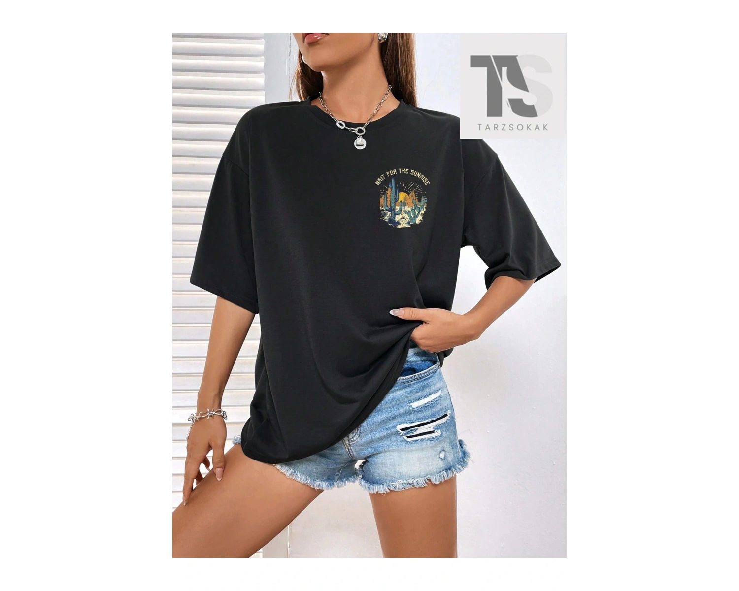 Kaktüs ve Slogan Grafikli Düşük Omuzlu Tişört