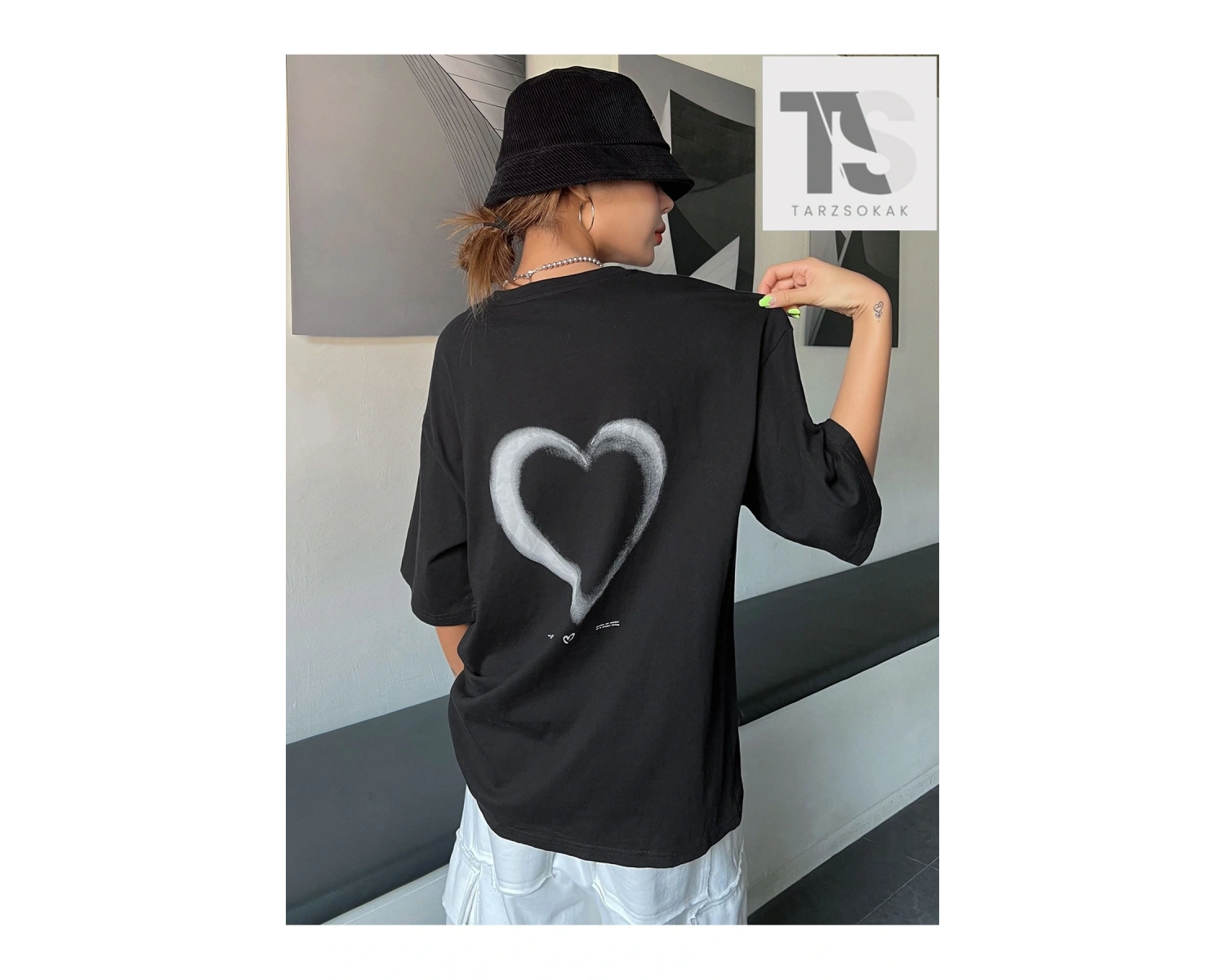 Kalp Desenli Düşük Omuz Tişört