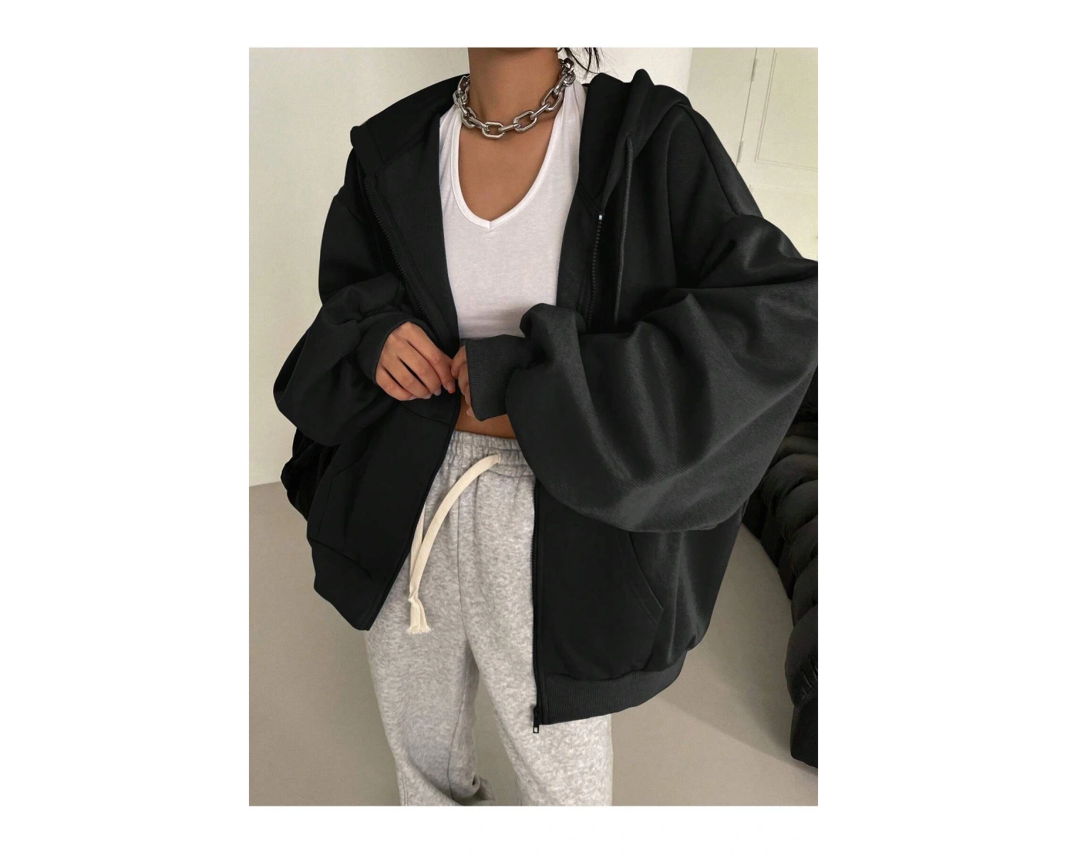 Kapüşonlu Sweatshirt Kolye Ve Bere 3lü Kombin Siyah