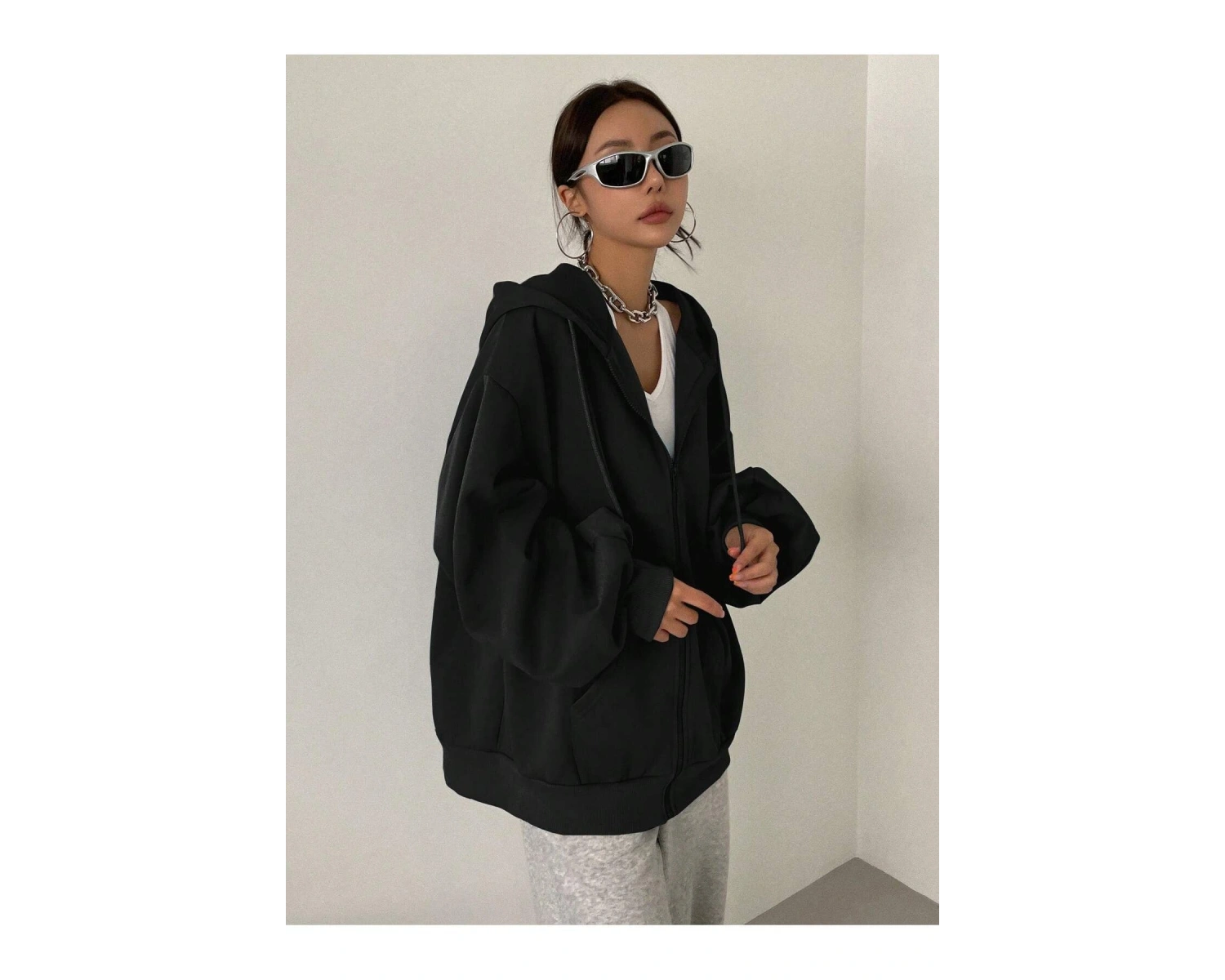 Kapüşonlu Sweatshirt Kolye Ve Bere 3lü Kombin Siyah