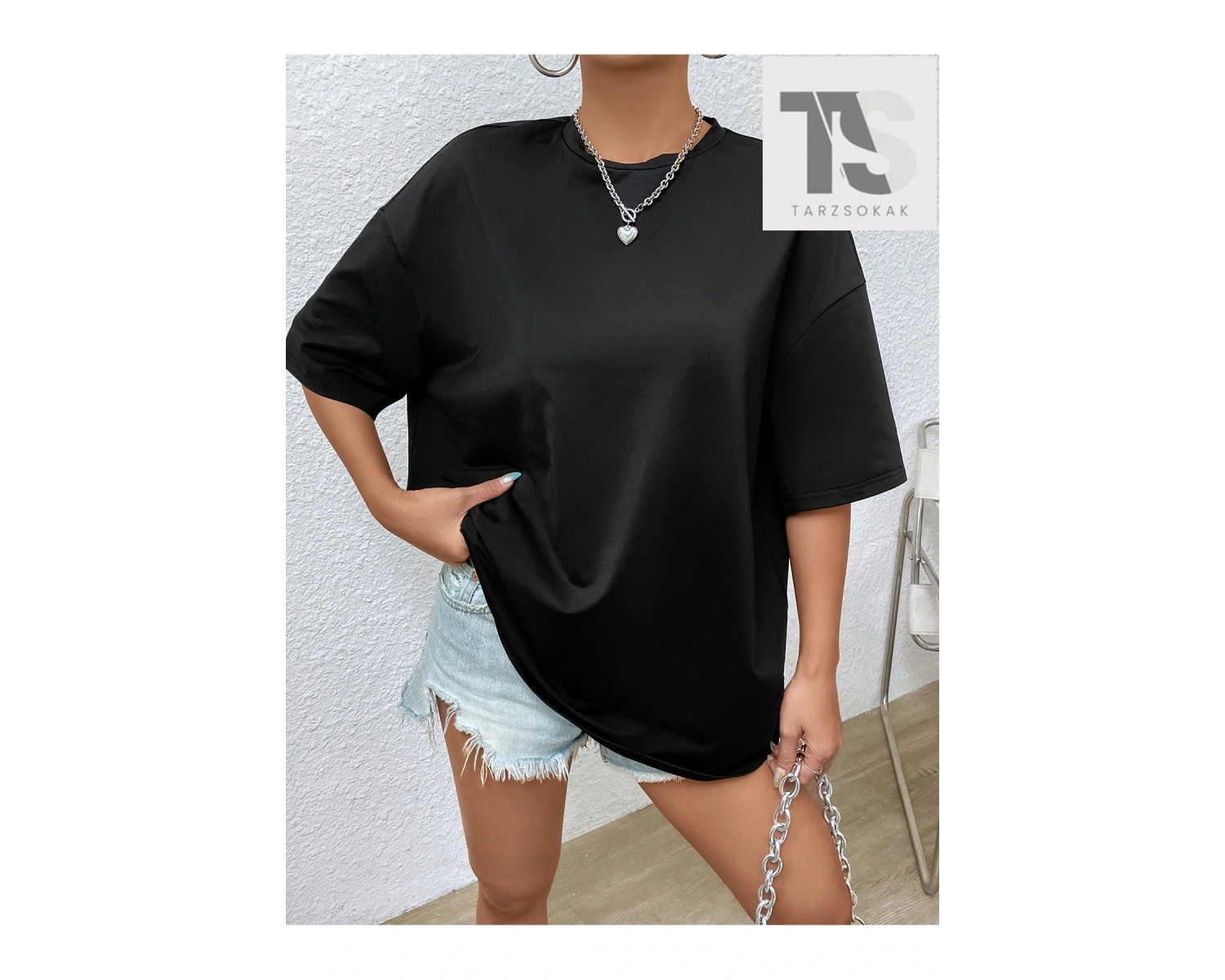 Karikatür Grafikli Düşük Omuzlu Tişört