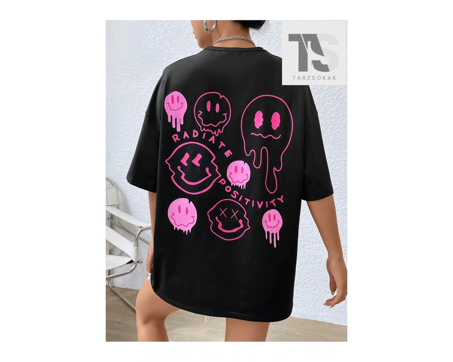 Karikatür Grafikli Düşük Omuzlu Tişört