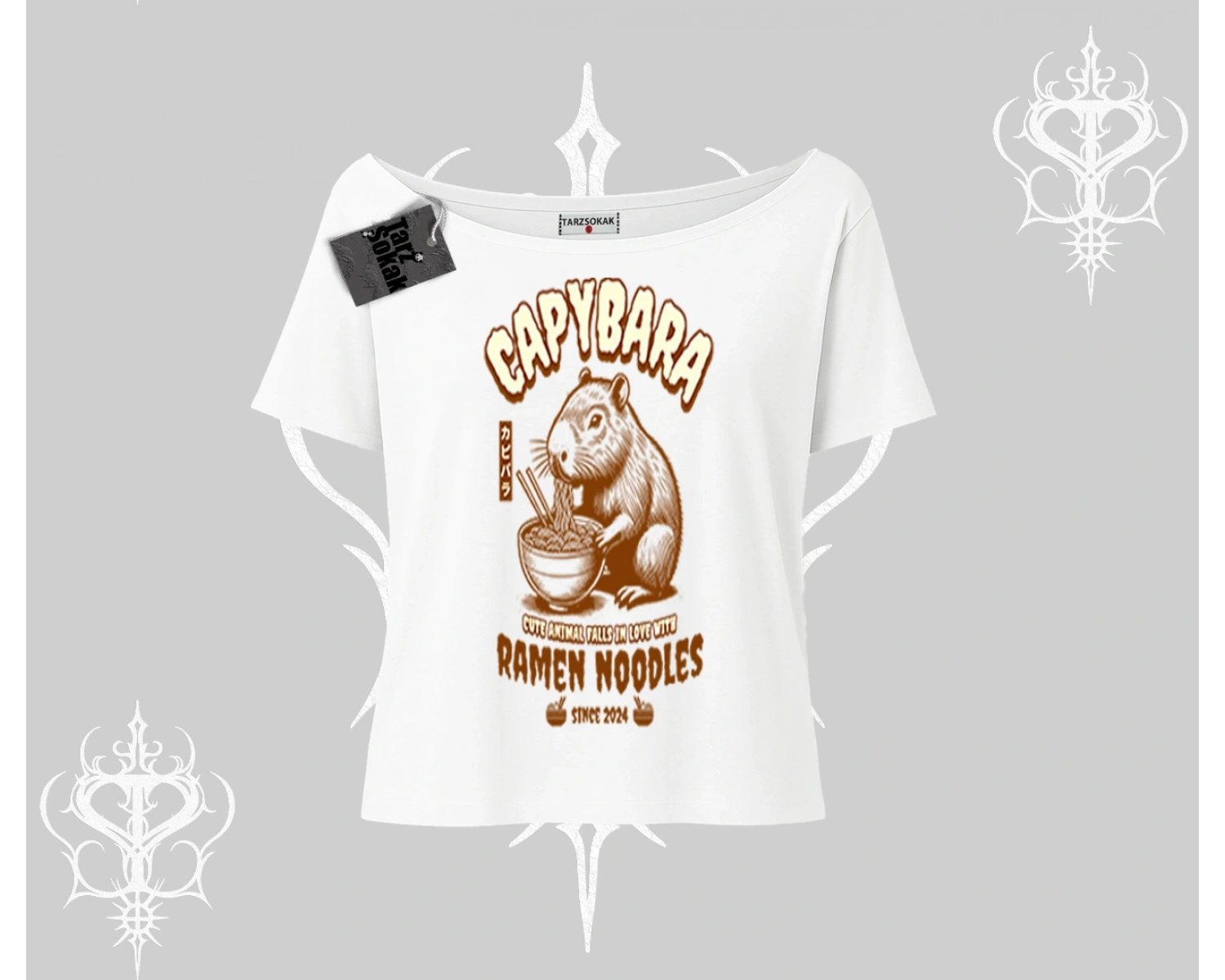 Kayık Yaka Tshirt Cute Capybara Enjoying Ramen Noodles Artwork