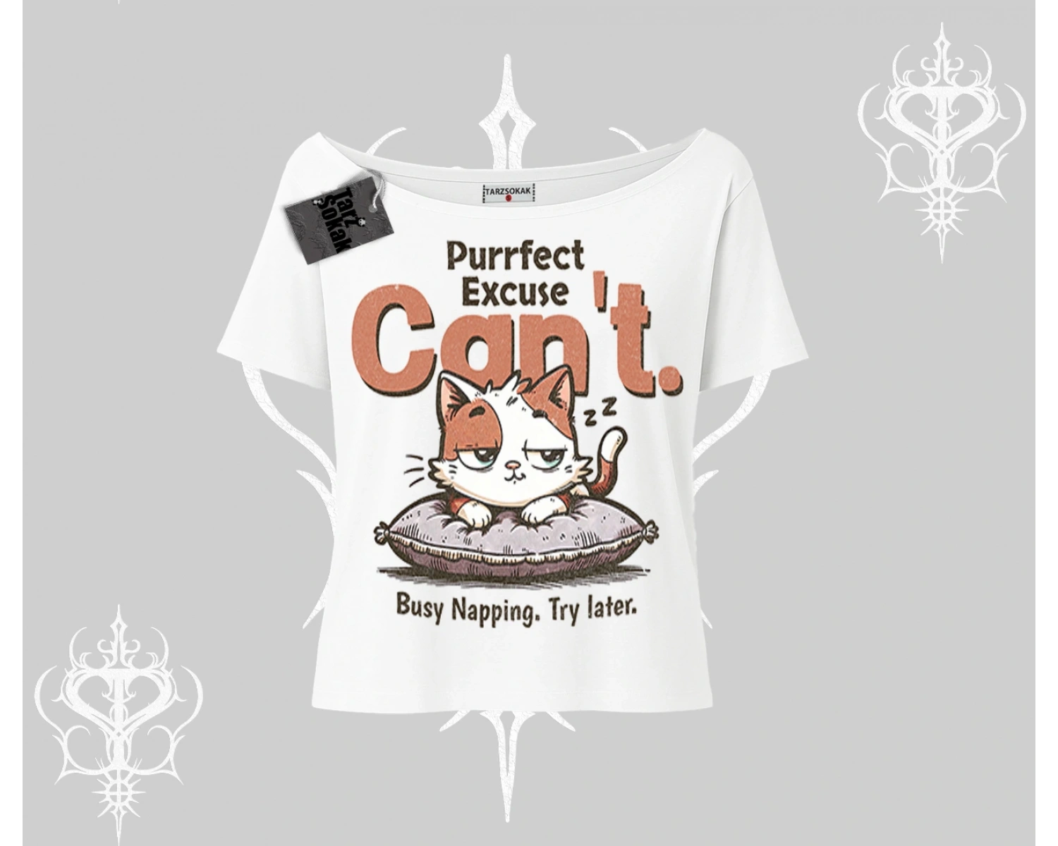 Kedi Baskılı Cant Busy Napping Y2K  Kayık Yaka Tshirt