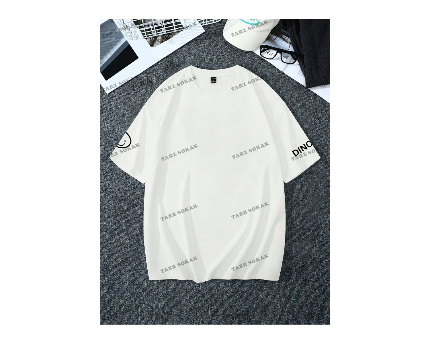 KOD Trend Loose Fit Karikatür ve Mektup Baskılı Damla Omuz Erkek Tişörtü