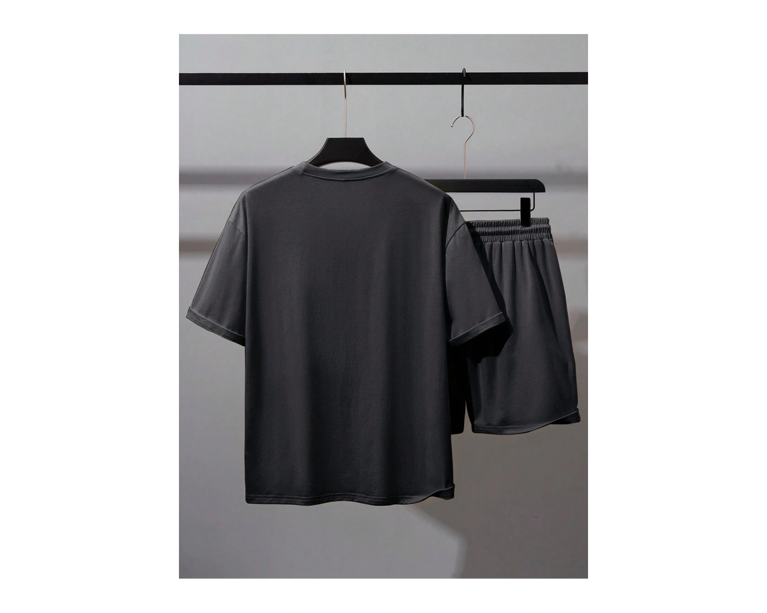 Manfinity Hypemode Erkek Bol Kesim Günlük Harf Baskılı Tişört Ve Şort Takımı