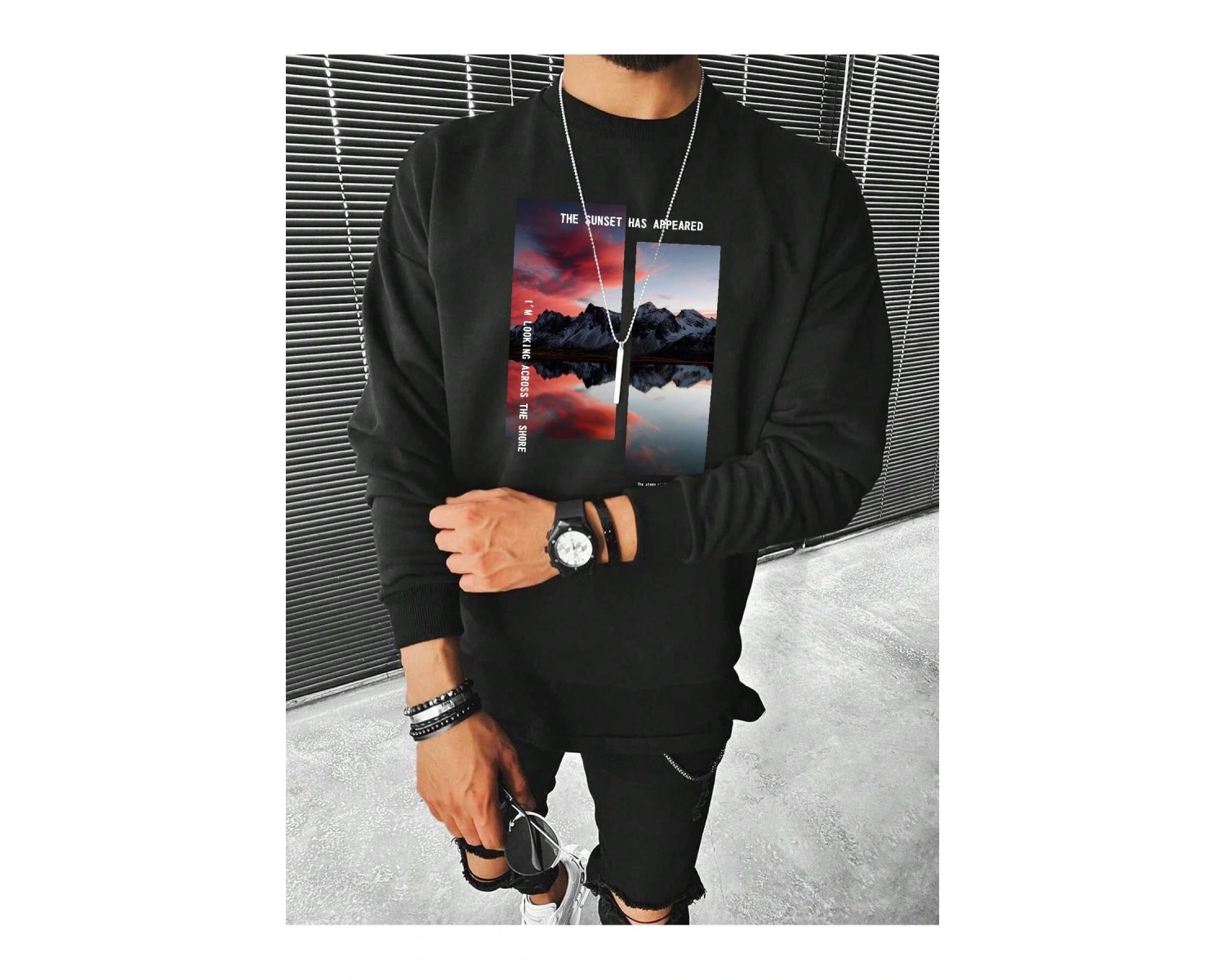 Manfinity Hypemode Mountain & Slogan Graphic Sweatshirt Siyah