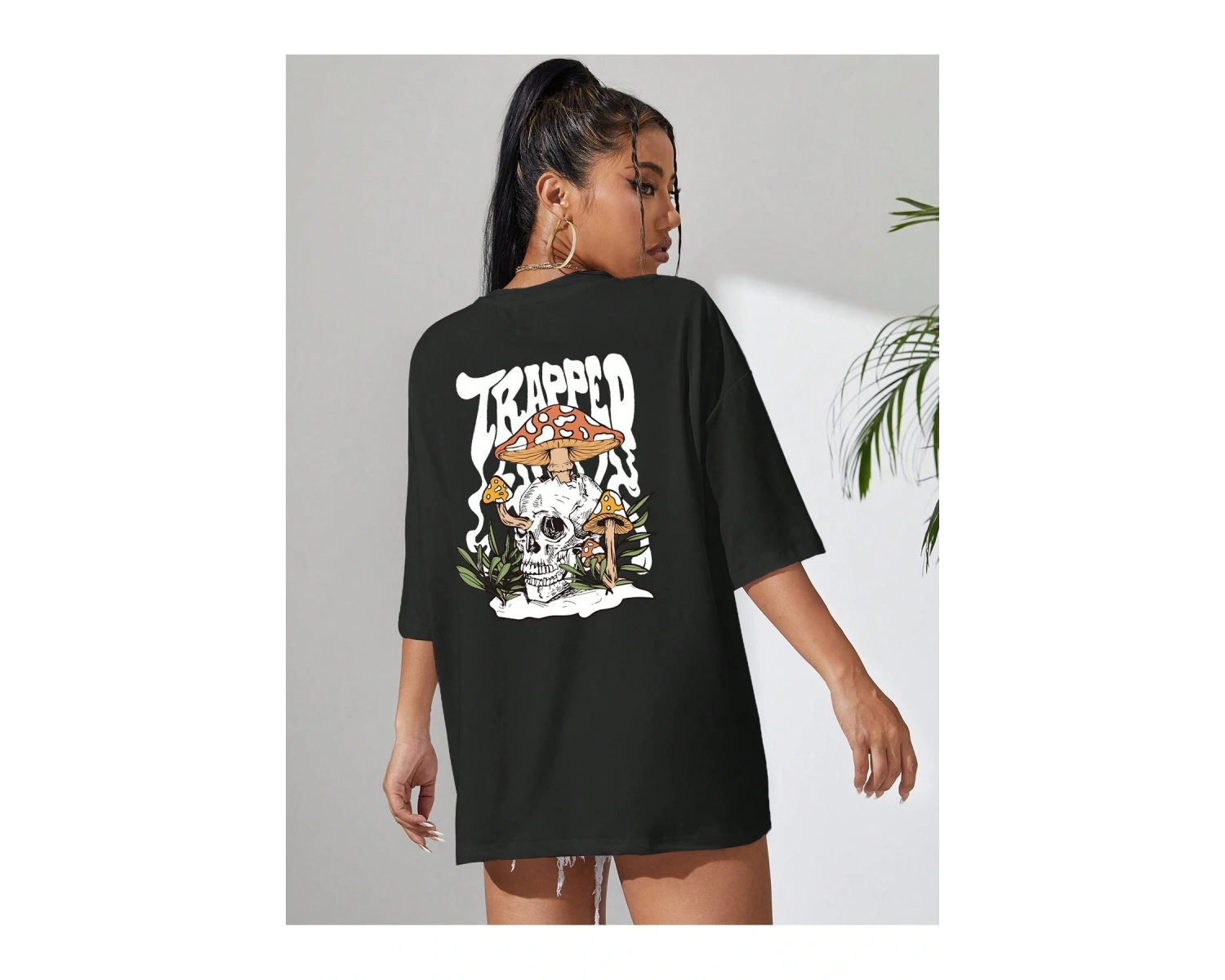 Mantar & Harf Grafikli Düşük Omuzlu Tişört