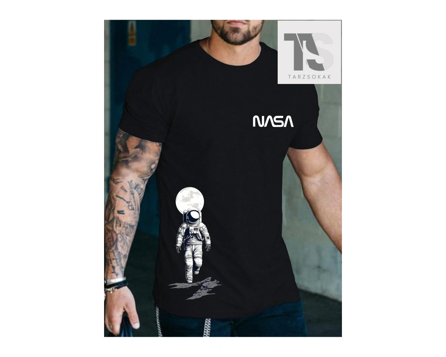 Men Astronot ve Mektup Grafikli Tişört