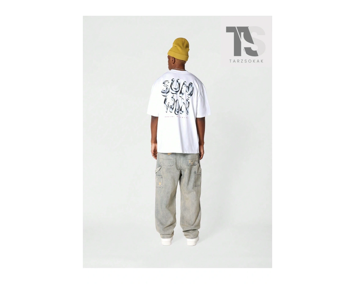 Men Astronot ve Sloganlı Grafik Tişört