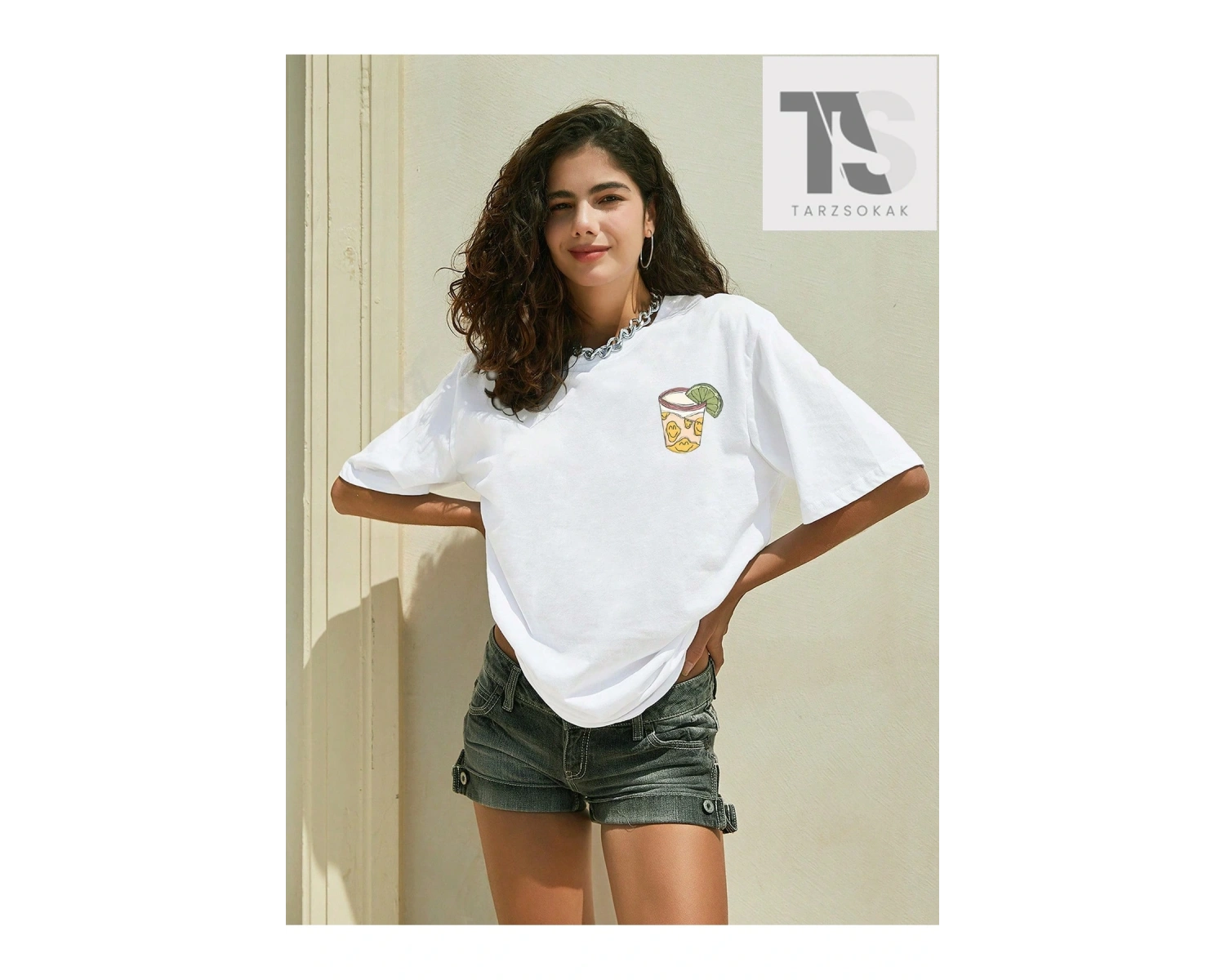 Meyve Suyu Ve Harf Grafikli Düşük Omuz Oversize Tişört