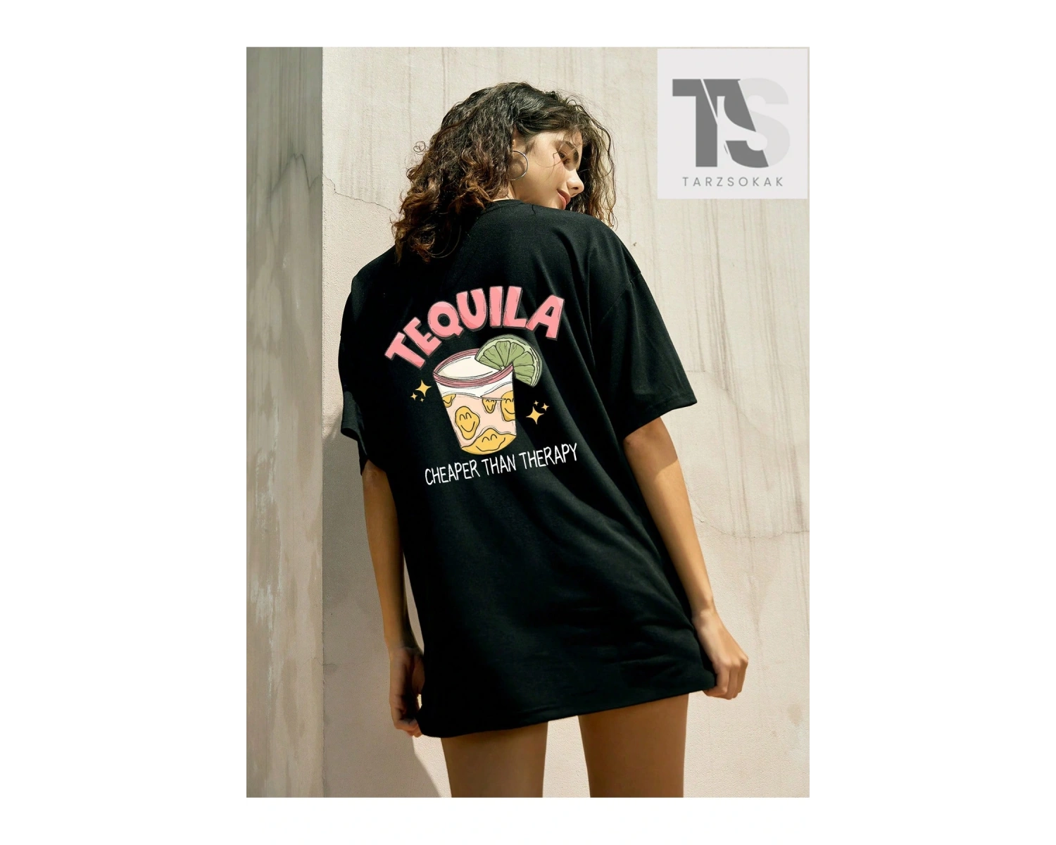 Meyve Suyu Ve Harf Grafikli Düşük Omuz Oversize Tişört