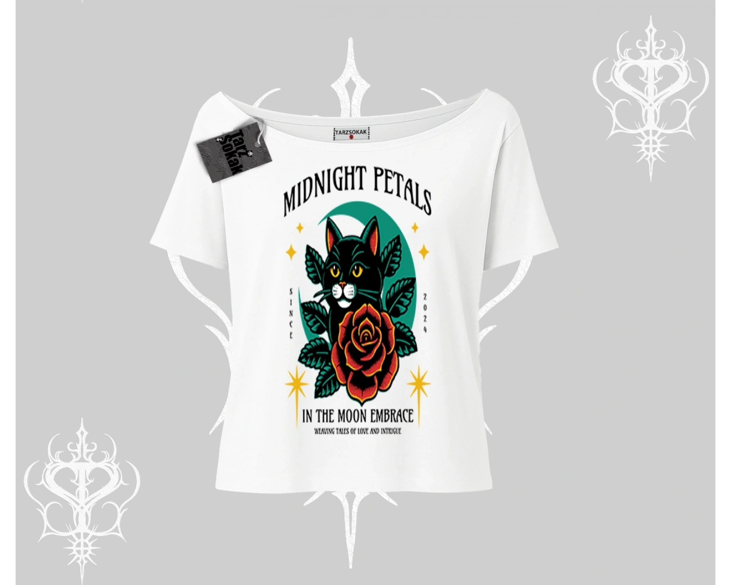 Midnight Petals Kedi Baskılı Kayık Yaka Tshirt