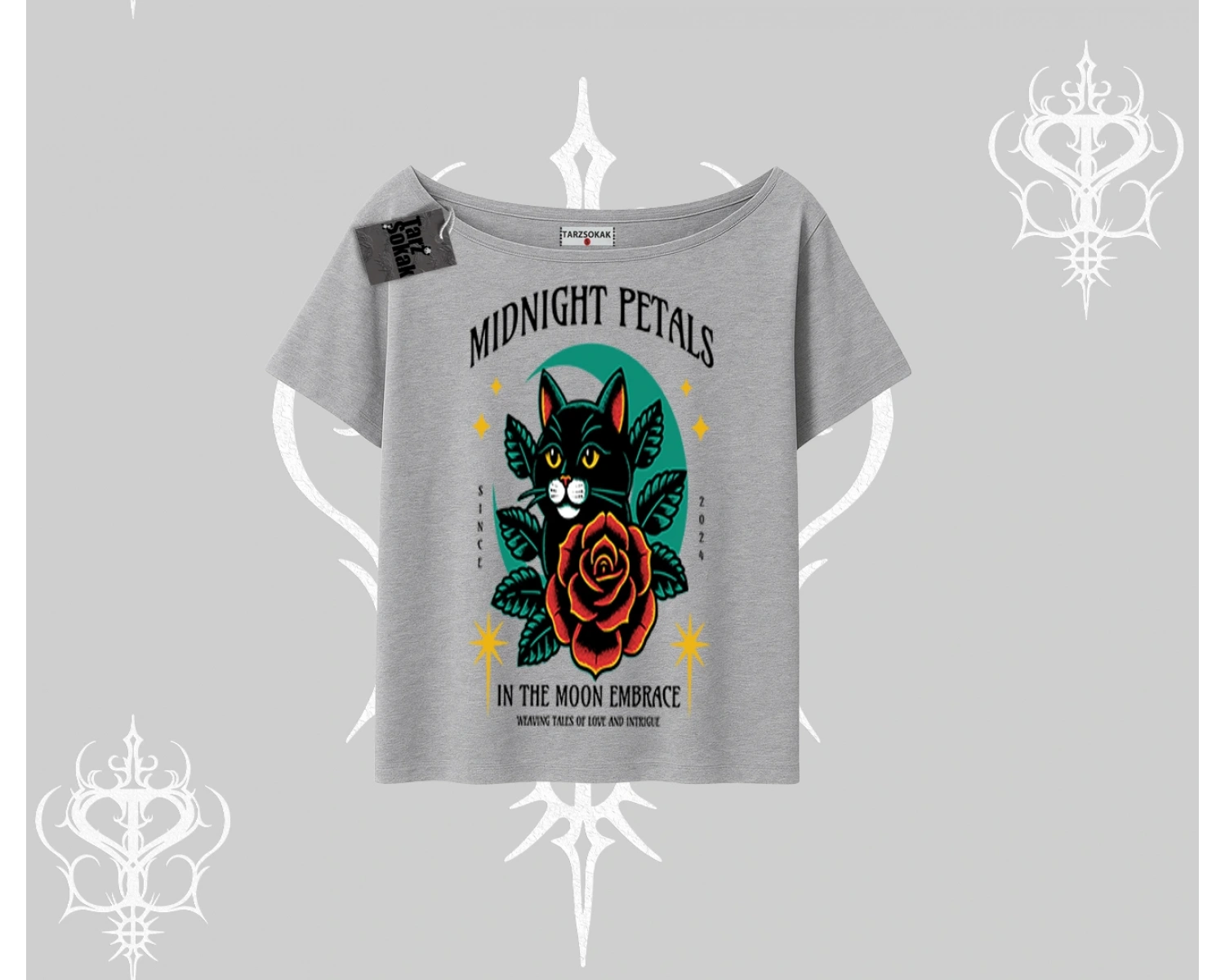 Midnight Petals Kedi Baskılı Kayık Yaka Tshirt