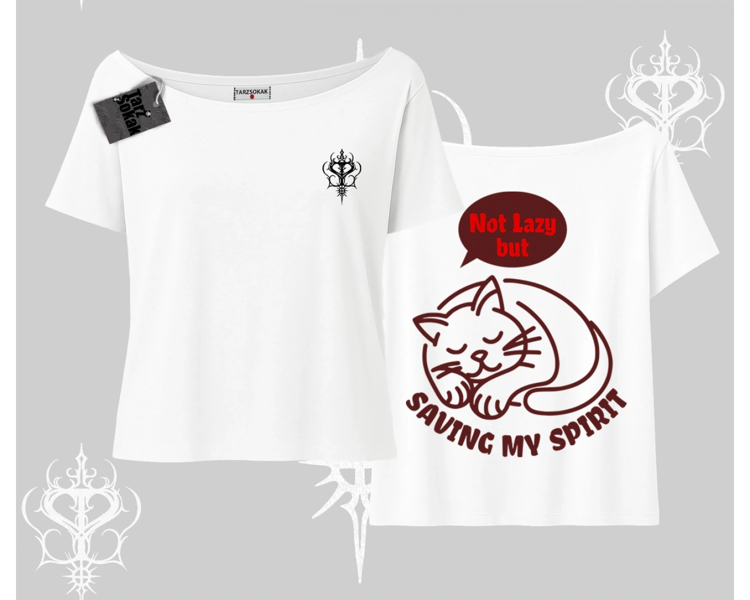 Not Lazy Saving My Spirit Kedi Baskılı Kayık Yaka Tshirt