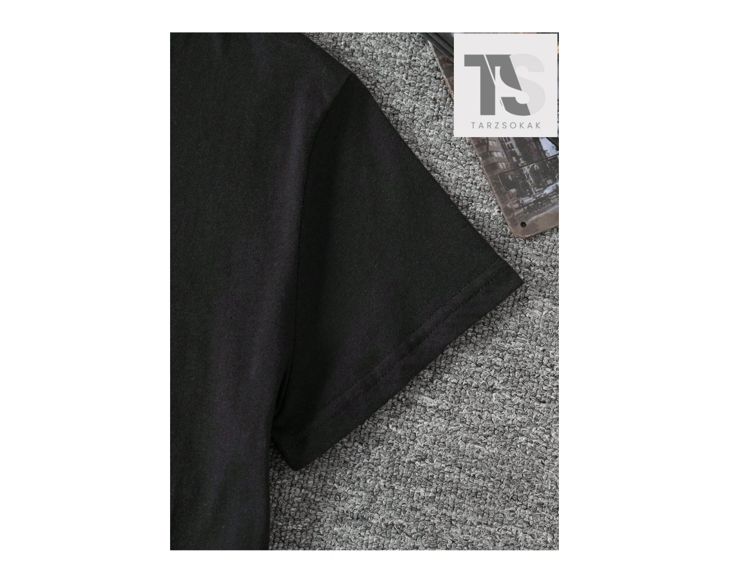 Örümcek Ve Harf Baskılı Erkek Tişört