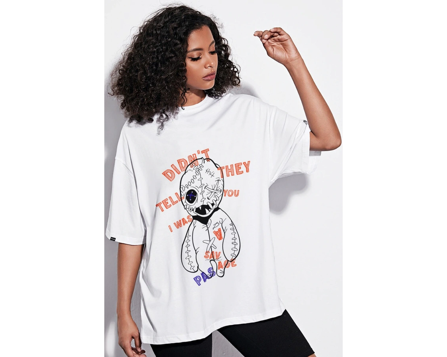 Oversize Savage Baskılı Beyaz Tshirt NRAGE198