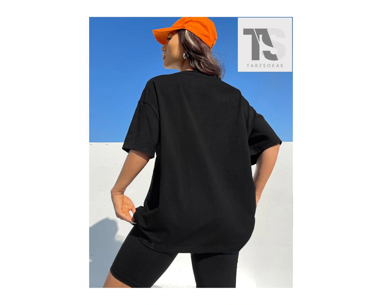 Qutie Tropikal ve Harf Grafikli Düşük Omuz Oversize Tişört